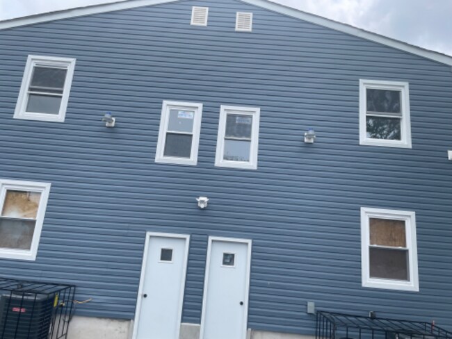 Building Photo - 1104 Chandler Ave