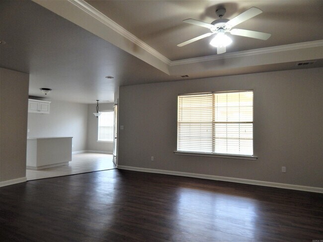 Building Photo - 451 Wisteria Dr