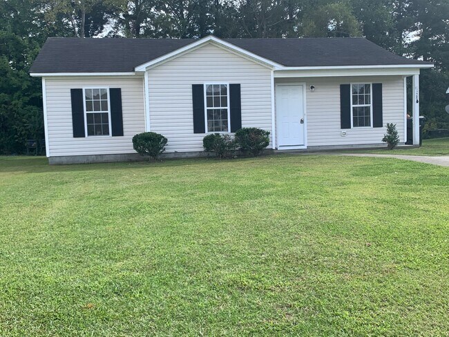 Building Photo - City Home located in Quiet Community