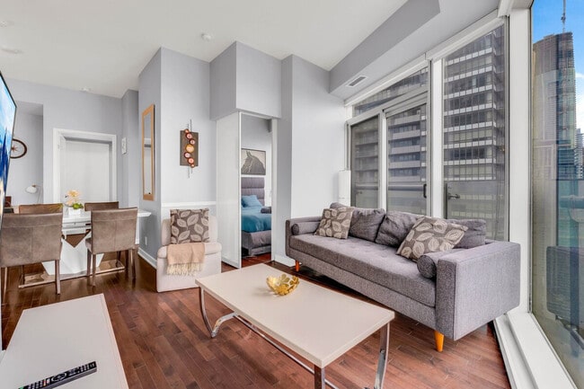 Building Photo - 807 York St