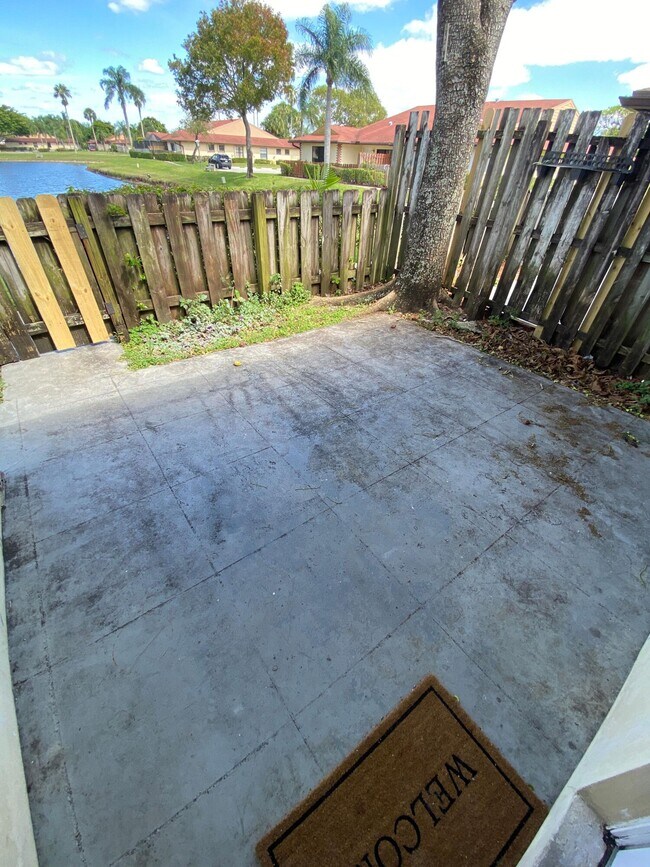 Building Photo - 4405 Woodstock Dr