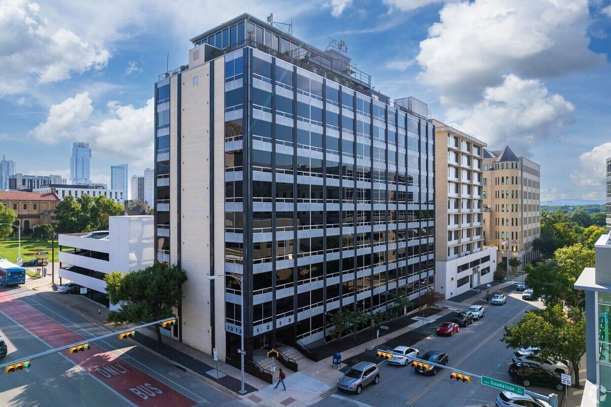 Foto principal - Furnished Studio Walking Distance to the C...