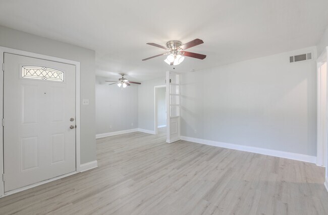 Building Photo - 13456 Emeline St