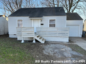 Building Photo - 6726 E 5th St