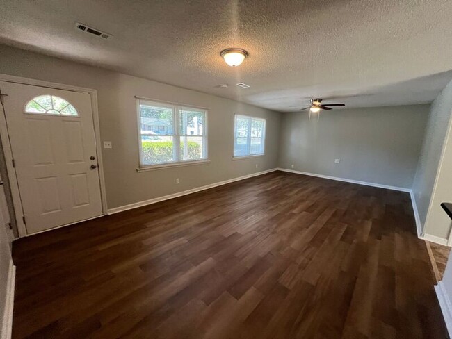 Building Photo - 14005 Glenview Dr SW