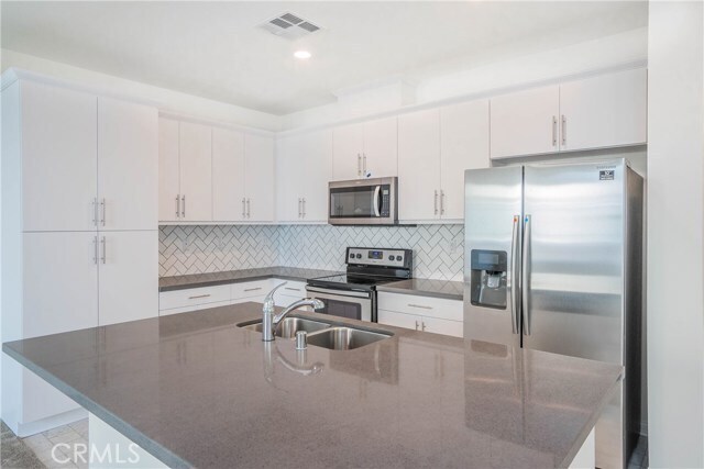 Foto del edificio - 1685 W Rhombus Ln
