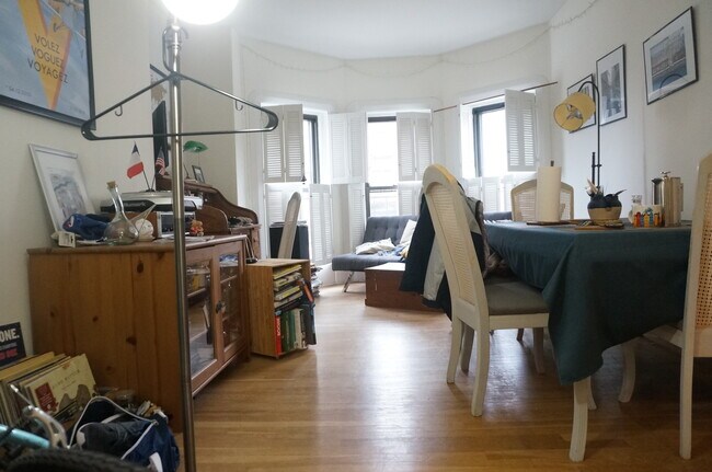 Building Photo - 529 Beacon St