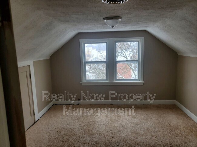 Building Photo - 1504 Sherbrook Rd