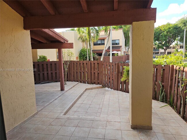 Foto del edificio - 311 W Park Dr