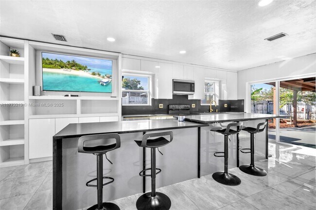 Foto del edificio - 7151 Taft St
