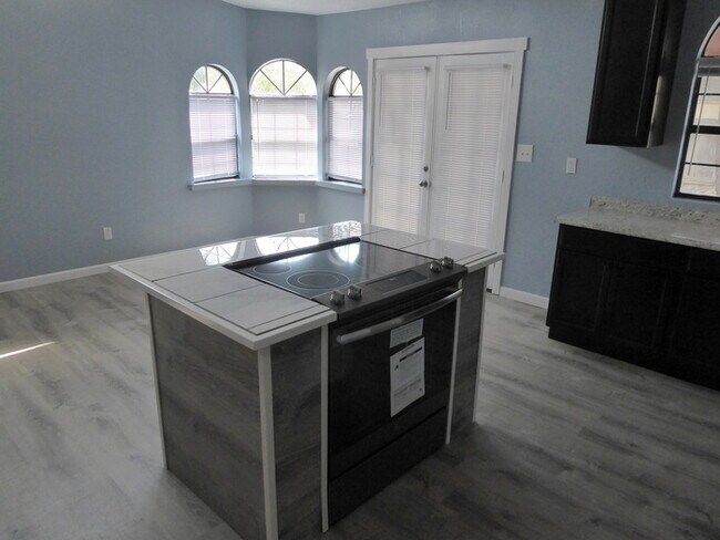 Building Photo - SCHEDULE YOUR SHOWING TODAY