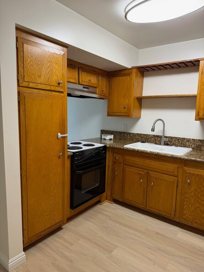 Foto del edificio - 3546 Del Amo Blvd