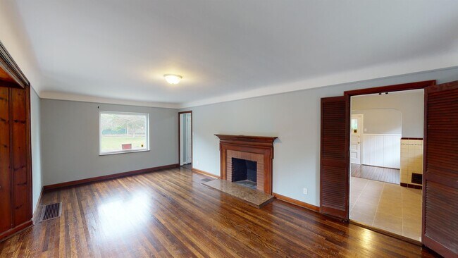 Building Photo - 771 Derby Ave
