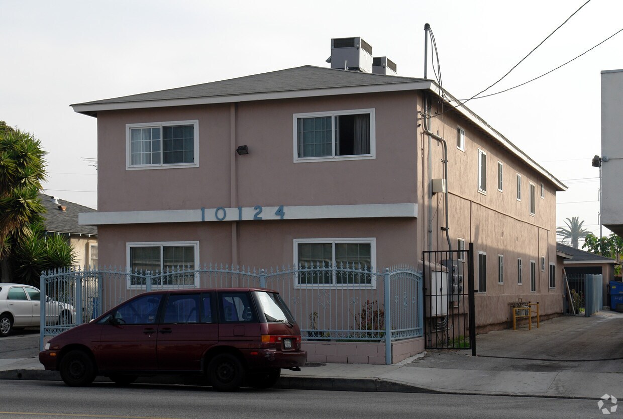 Building Photo - 10124 S Inglewood Ave