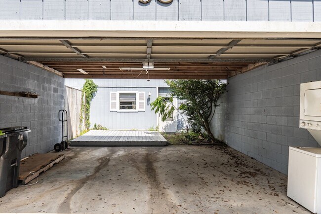 Foto del edificio - Spacious Two Bedroom Townhome