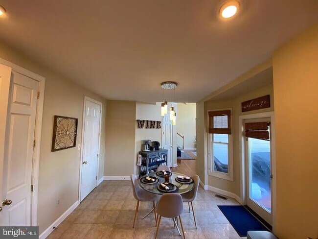 Foto del edificio - 5 Corbin Dr