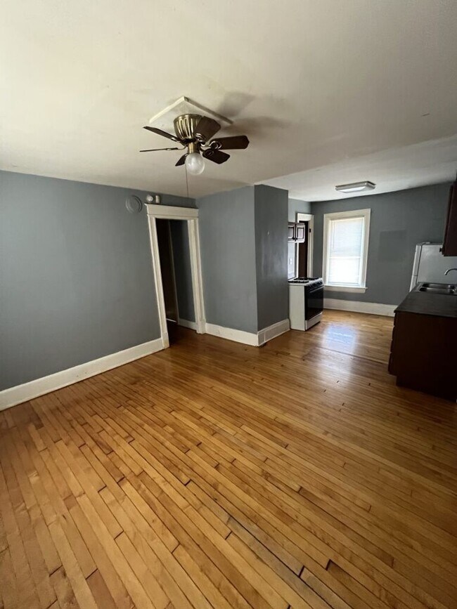 Foto del edificio - Bright 2 Bed / 1 Bath off Brady St | Free Laundry & Pet-Friendly
