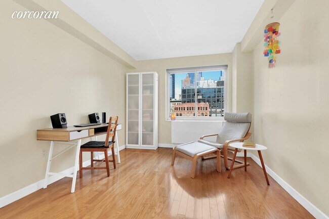 Building Photo - 546 W 24th St