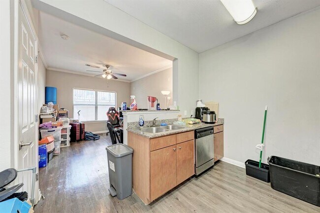 Foto del edificio - 2502 Leon St