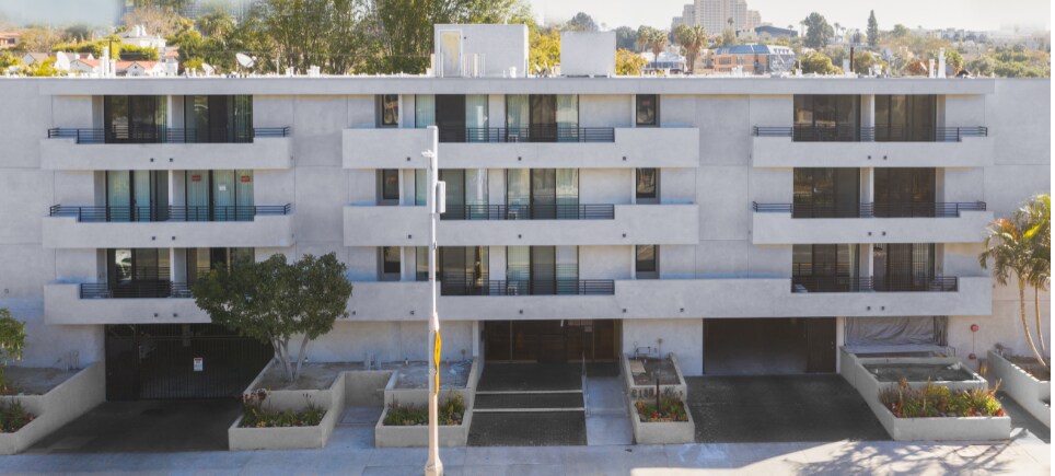 Primary Photo - 2160 S Beverly Glen Blvd