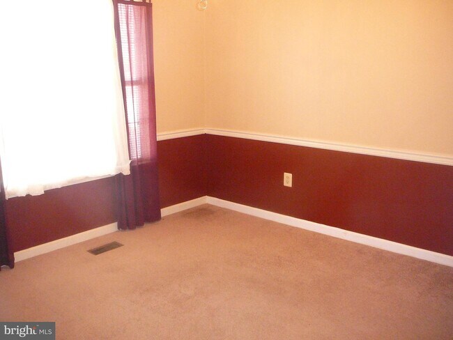 Building Photo - 12 Regency Dr