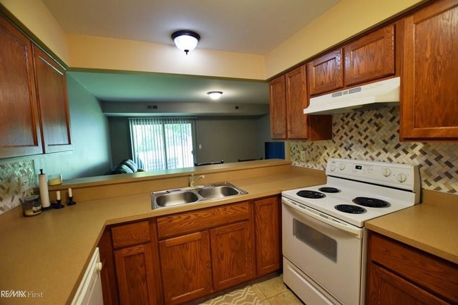 Foto del edificio - 41013 Rose Ln