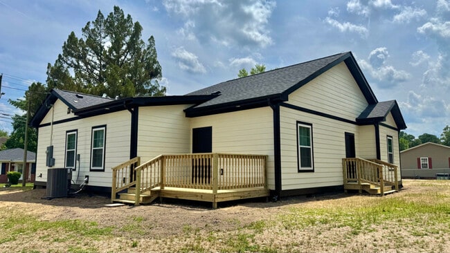 Building Photo - 618 Martin Luther King Jr Dr