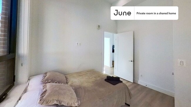 Room in Shared 4 bed/2 bath home - Room in Shared 4 bed/2 bath home