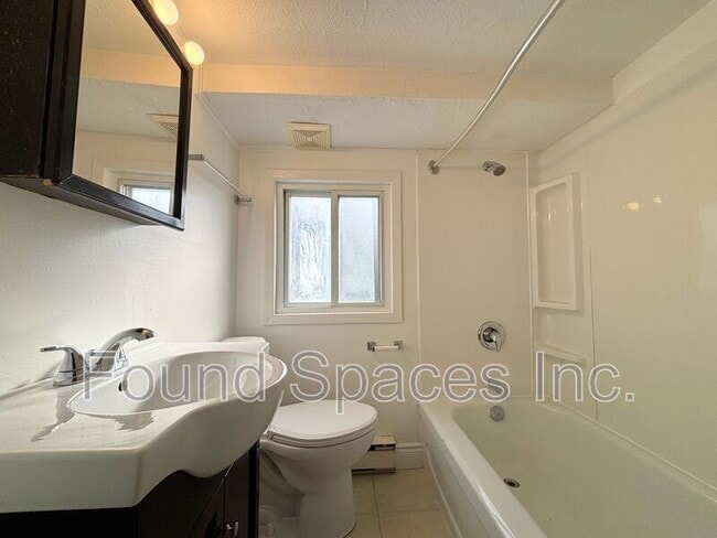 Building Photo - 32 Arthur Ave S