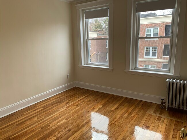 Building Photo - 5 Vinal St