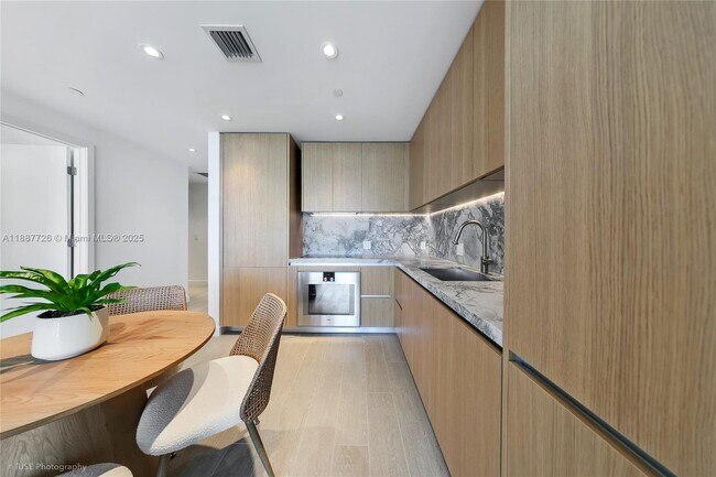 Foto del edificio - 500 Alton Rd