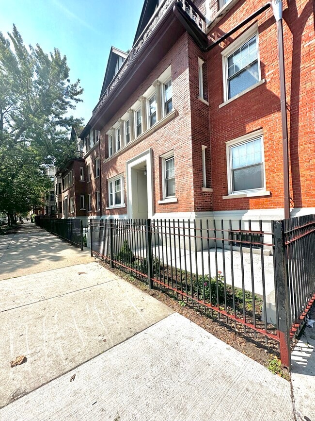 Apartments for Rent Near Loyola University Lakeshore Campus Chicago