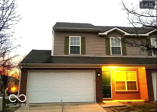 Building Photo - 4233 Carson Ln