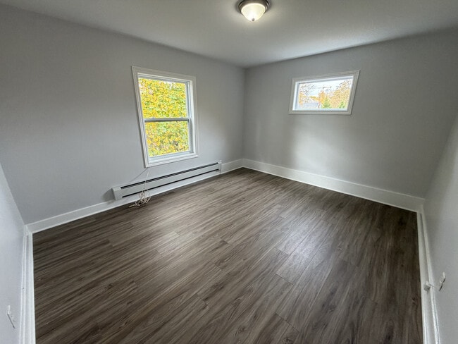 Bigger Bedroom - 854 Mclean St