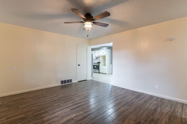 Building Photo - Charming 4-Bedroom Home with Modern Touche...