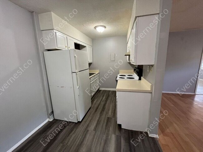 Foto del edificio - 925 Shallowford Rd