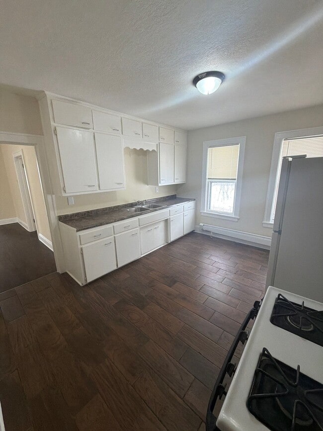 Foto del edificio - 583 Reaney Ave E