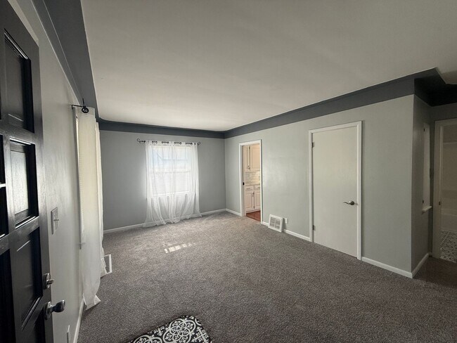 Foto del edificio - Beautifully Updated 2 Bed, 1 Bath Home for...