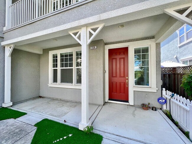 Foto del edificio - Modern and Spacious South Napa Townhouse