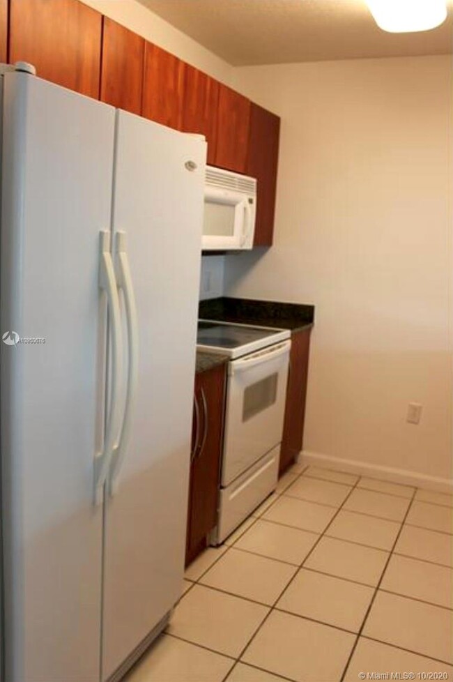 Building Photo - 1200 Brickell Bay Dr