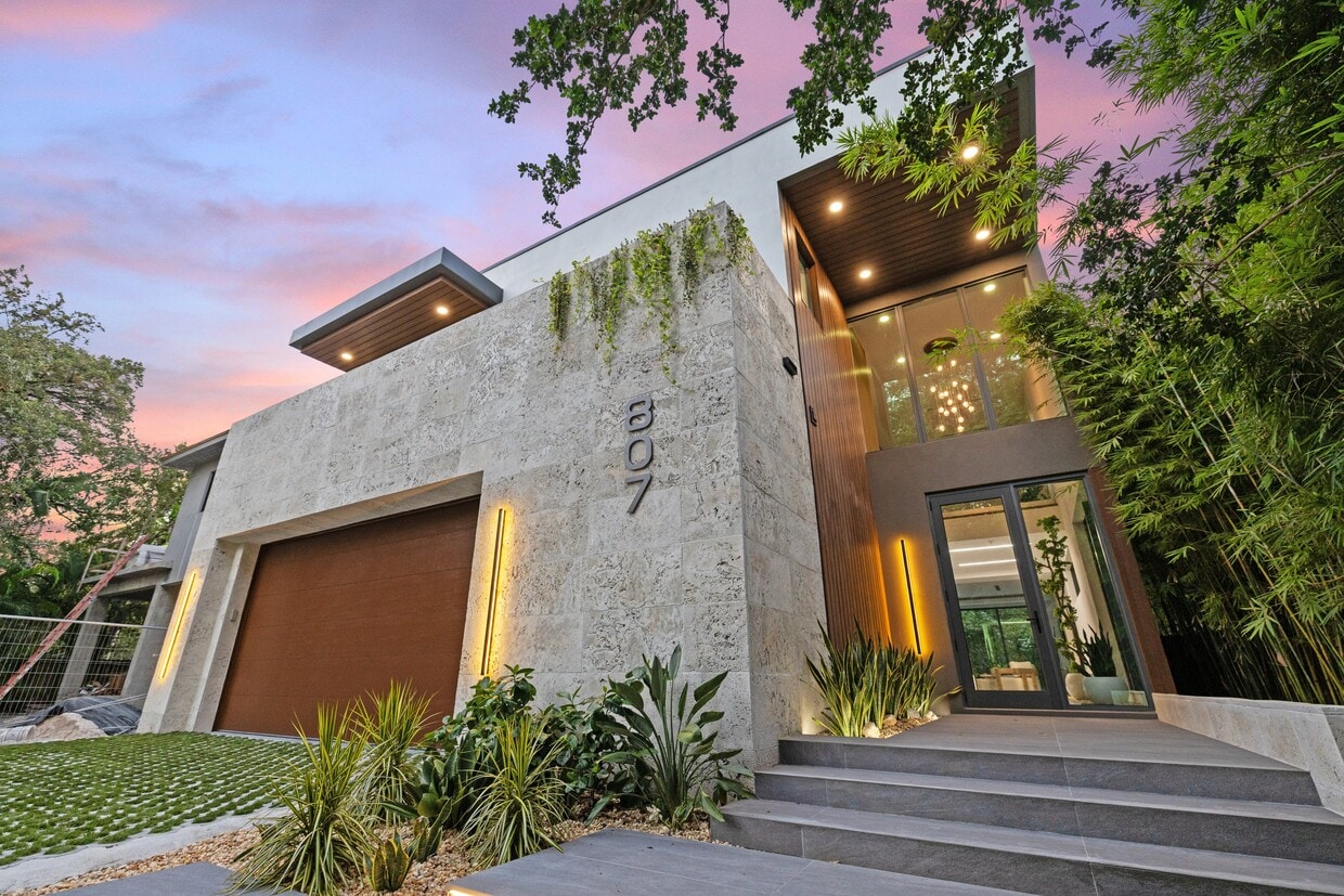 Foto principal - 807 SW 12th Ave