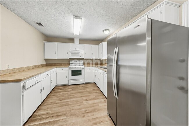 Foto del edificio - 105 S Winding Oaks Dr