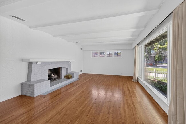 Building Photo - Wood Streets Home