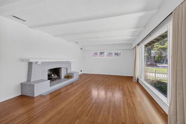 Foto del edificio - Wood Streets Home