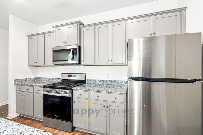 Building Photo - 4 Bedroom, 2.5 Bathroom in Cane Bay of Summerville
