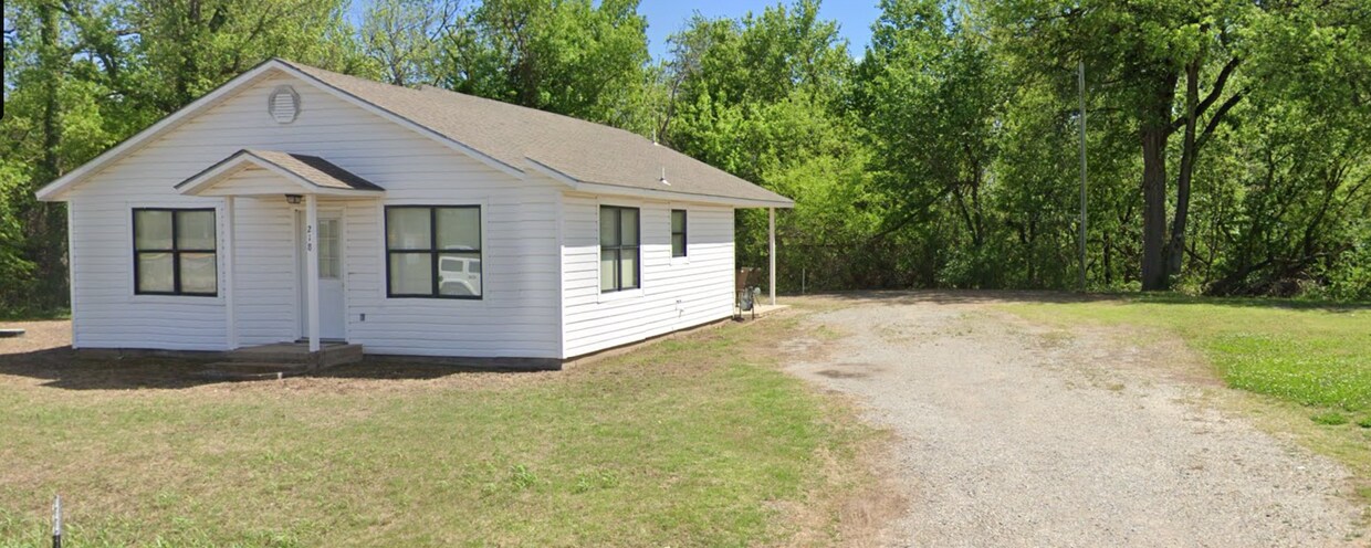 Foto principal - 218 E Main St