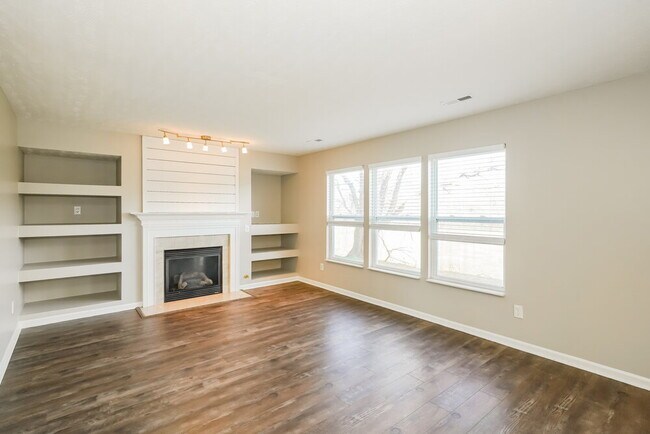 Foto del edificio - 305 Stewart Springs Dr