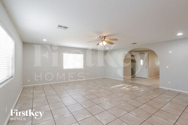 Building Photo - 8439 S 9th Pl