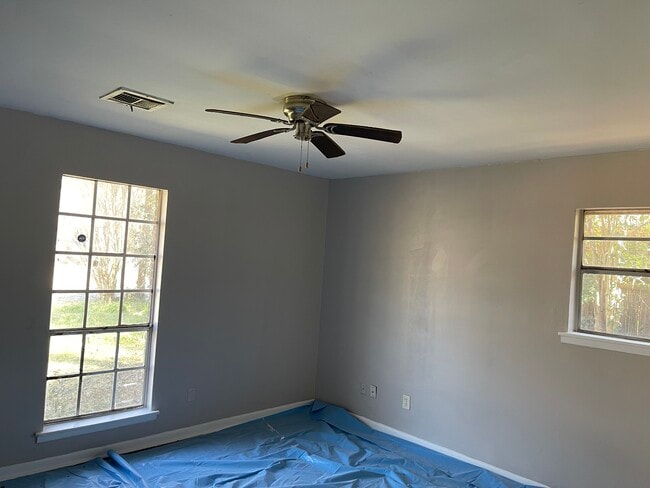 Foto del edificio - 1550 Midway St