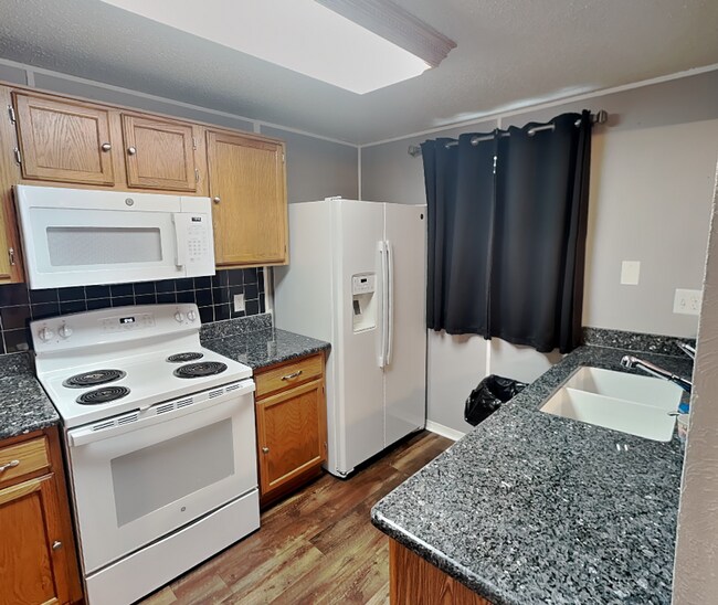 Foto del edificio - Charming One-Story with Bonus Sunroom & Backyard Retreat in Prime Summerfields Location!